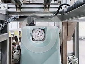 Pressure Gauge of Hotmelt Gluing Unit with the Pressure Setting of 6 Bars