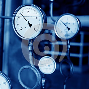 Pressure gauges and valves