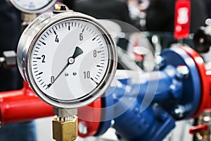 Pressure manometer for measuring installed in water or gas systems