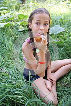Preteen girl eatting apple