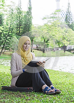 Pretty college student enjoy reading in the park