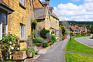 Pretty Cotswold cottages, Broadway.