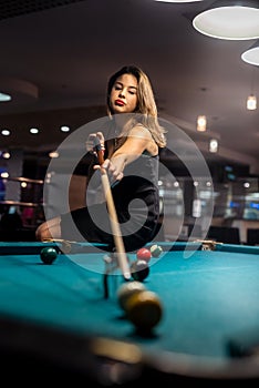 pretty lady take to easy shoot to win in billiards game