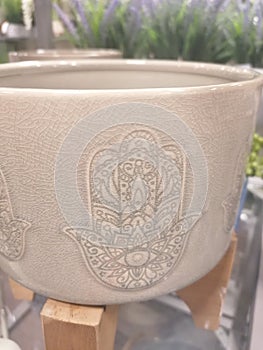 Pretty plant pot with Hasma hand grey