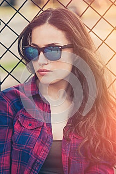 Pretty urban young woman portrait with sunglasses