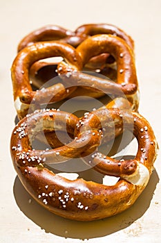 Pretzels are placed one behind the other