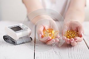 Prevent high blood pressure capsules with fish oil and vitamin E