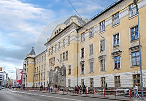Primary school and high school with Hungarian language in Bratislava