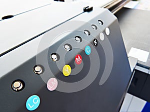 Printer for direct printing on glass