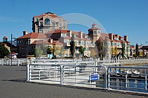 Private lagoon boat lock