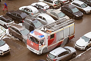 Problem. The special fire truck cannot drive in the courtyard of a multi-storey high-rise building because of parked cars. View