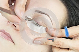 The procedure in the beauty salon eyelash extension