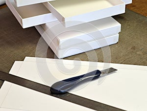 Cajas de cartÃÂ³n hechas a mano para contener regalos photo