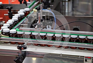Process of capsule filling and capping machine