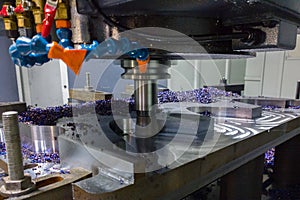 A process of cnc milling of lagre thick steel palte by curved trajectory, Selective focus with blur technique