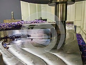 A process of cnc milling of lagre thick steel palte by curved trajectory, Selective focus with blur technique