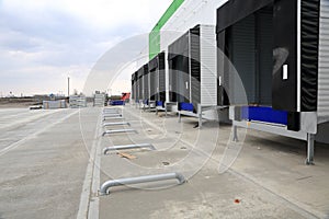 The process of construction and launch of a large logistics center, its internal filling and finishing