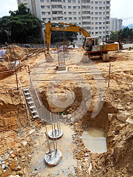 The process of cutting piles after the completion of building foundation piling work.