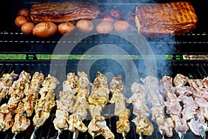 Process of frying a classic barbecue on charcoal