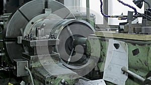 The process of grinding large metal cylindrical parts in production