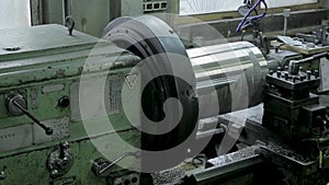 The process of grinding large metal cylindrical parts in production