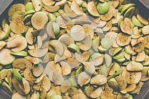 The process of home cooking dried fruits in an electric dryer