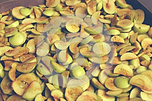 The process of home cooking dried fruits in an electric dryer