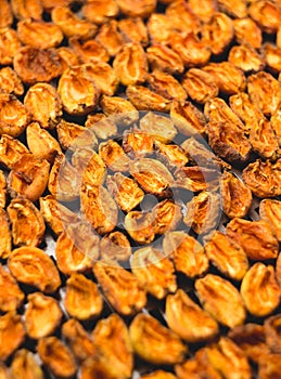 The process of home cooking dried fruits in an electric dryer