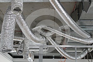 Process of installation of foiled flexible ducts