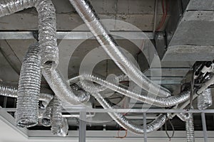 Process of installation of foiled flexible ducts