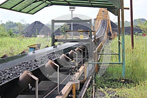 process loading coal mining from crusher to jetty conveyor