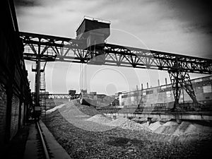 The process of loading crushed stone with a gantry crane