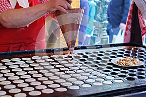 Process of making Dutch pancakes
