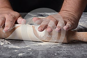 Process of making home-made dough for dumplings, ravioli or pelmeni