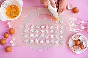 The process of making meringue cookies step by step.