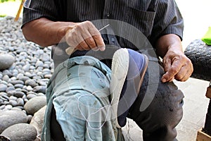 Process of manual shoe reparation, sole and welt fixing and stitching