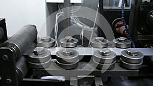 Process of manufacturing a strip of stainless steel on rolling machines.