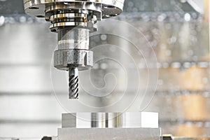 Process of metal machining by mill