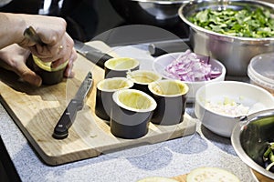 The process of preparation of stuffed eggplant