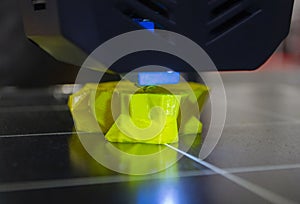 Process printing object 3D printer 3D printer printing model from molten plastic