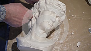 The process of processing and polishing plaster figures. A factory for the production of home decor.