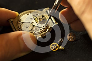 The process of repair mechanical watches