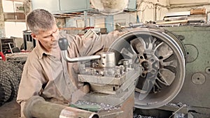 The Process Of Rotation Of The Alloy Wheel Rim