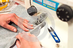 Processes of sewing on the sewing machine sew women's hands sewing machine.