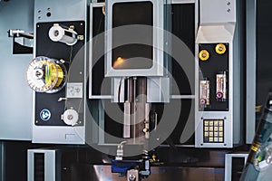 Processing of high parts on wire-cutting machines. Wire feed system