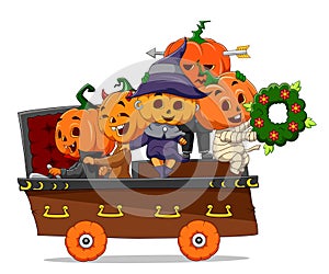 The procession of the children with the pumpkin head
