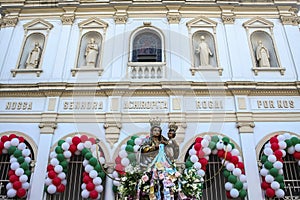 Escolta de tradicional fiestas dedicado sobre el nuestro dama de 