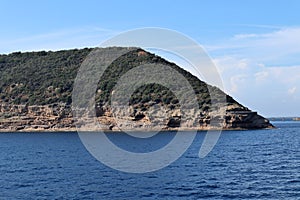 Procida - Punta di Mezzogiorno dell`Isola di Vivara dal traghetto