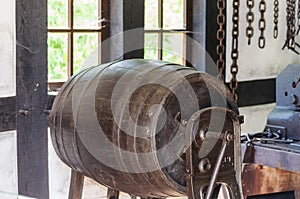 Producing a wooden barrel
