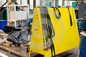 Production chains for lifting loads with a machine crane